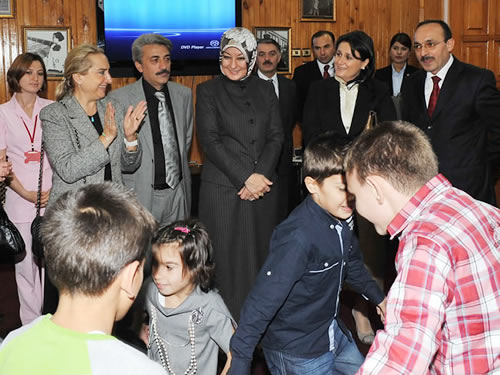 Bayan Gül'den Şehit Ailesi ve Çocuk Yuvasına Ziyaret